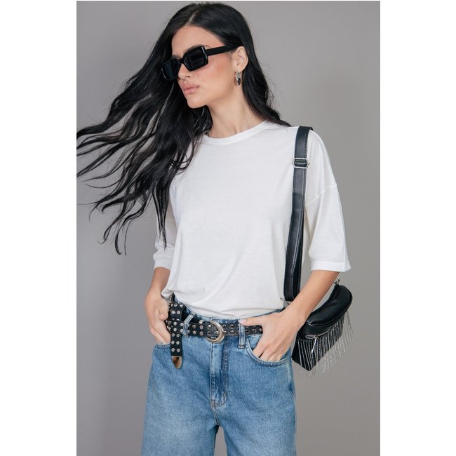 Camiseta T-Shirt Oversized Básica Off White marinaegabriella