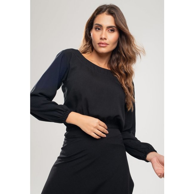 Cropped Gola Canoa Manga Longa Viscolinho Salvatore Fashion Preto