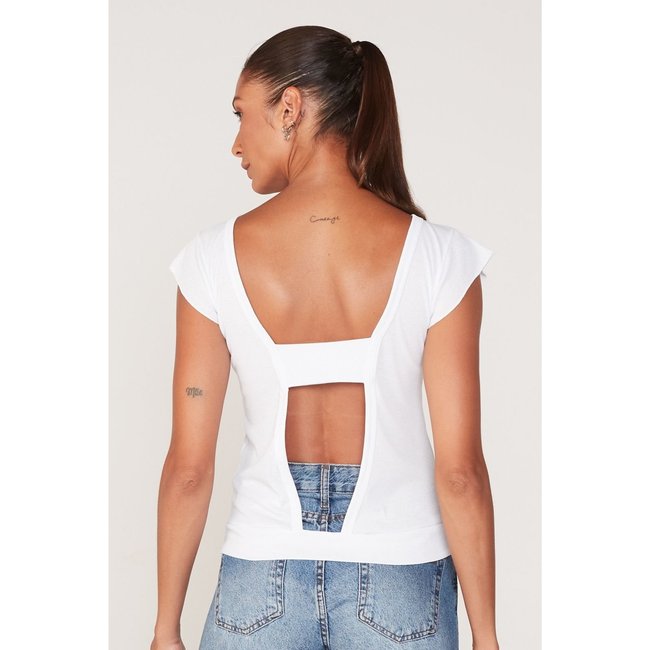 Camiseta Onbongo Feminina Costas Vazadas Estampada Branca