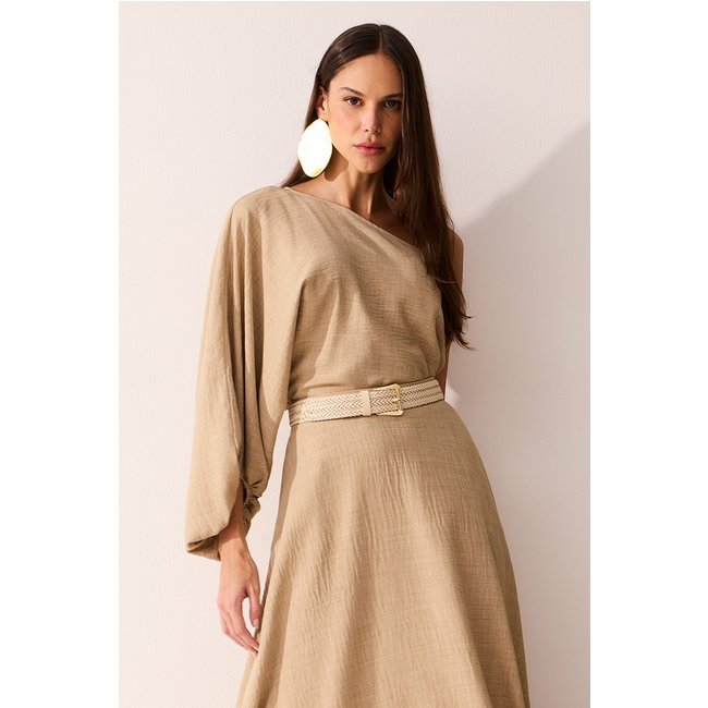 Blusa Lisa Ampla Ombro Único Bege Desertico Charry