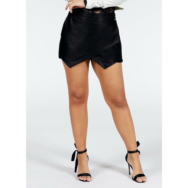 Short Saia Assimétrico Preto Leve Quintess
