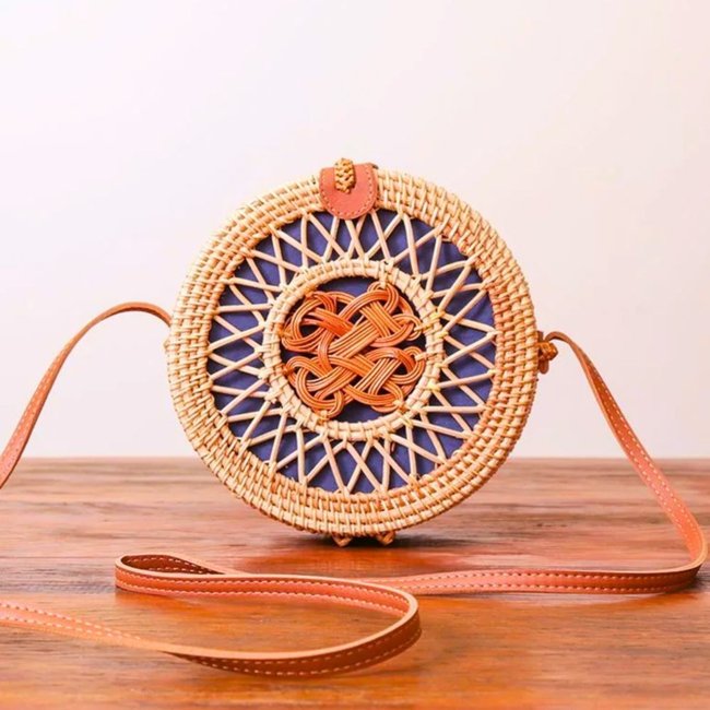 BOLSA DE PRAIA DE RATTAN ESTRUTURADA COM FORRO - BALI - Azul - MELLOW BRAZIL