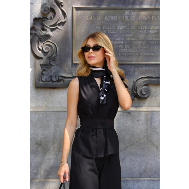 Blusa Kalie Modas Colete com Amarração Alfaiataria Sensoriale Preto