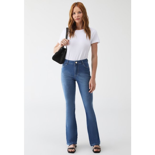 Calça Flare Feminina Tex Jeans Cintura Alta Modeladora com Elastano Azul Escuro e Estilo Sofisticado