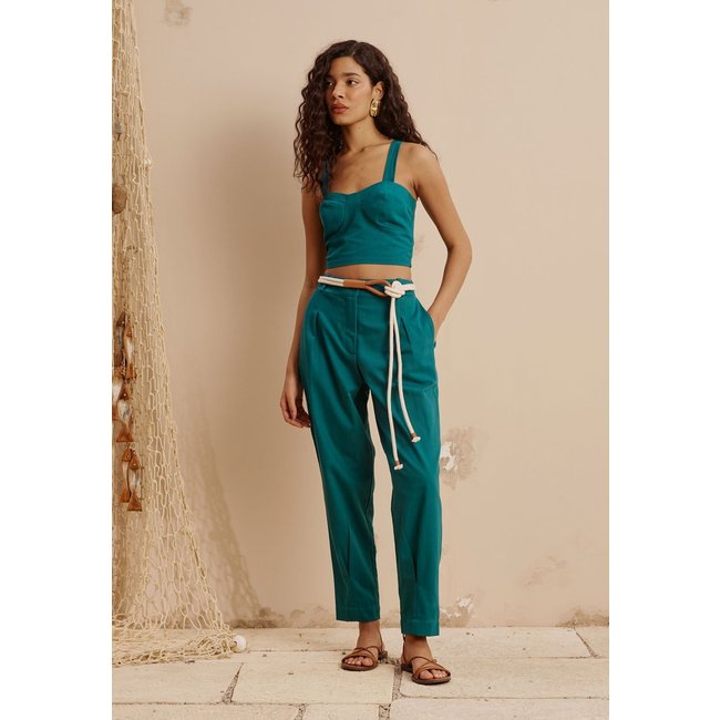 Calça Cenoura Botão Descolado
