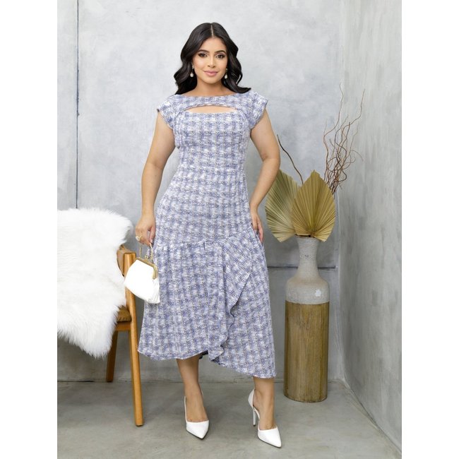Título: Vestido Midi em Tweed Xadrez Verde com Recorte e Babado Assimétrico Azul
