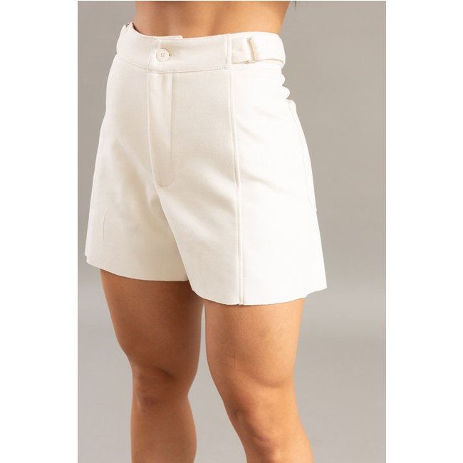 Shorts Suede Feminino Com Detalhe No Cós Dialogo Jeans Off White