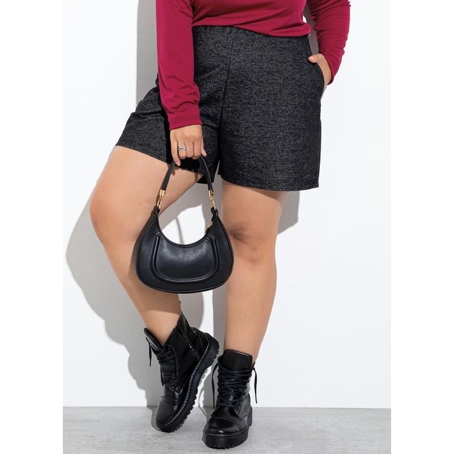 Short Em Moletinho Com Bolsos Faca Preto Marguerite