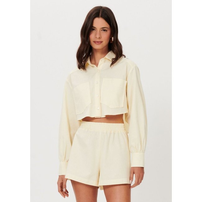 Camisa Cropped Mangas Longas Com Bolsos Lança Perfume