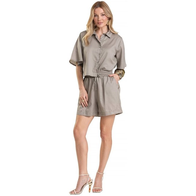 Shorts Feminino em Tecido Plano Dianna Cinza