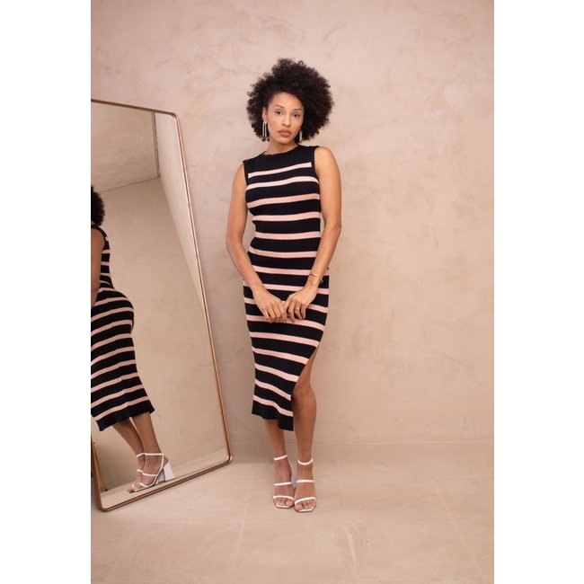 Vestido Midi Tricot Gola Reta Tubinho Listrado Elegante Gabina Caramelo
