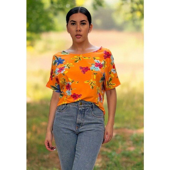Blusa Básica Morcego Malha Gola Canoa Manga Curta Laranja Floral