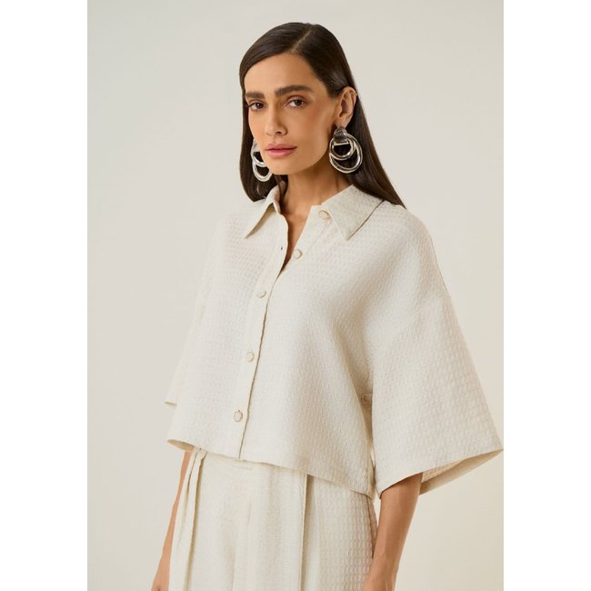 Camisa Maria Valentina Solta Gola Tradicional Manga Curta Cropped Off-white