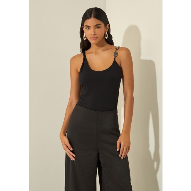 Blusa Com Alças Diferenciadas Em Malha Liocel