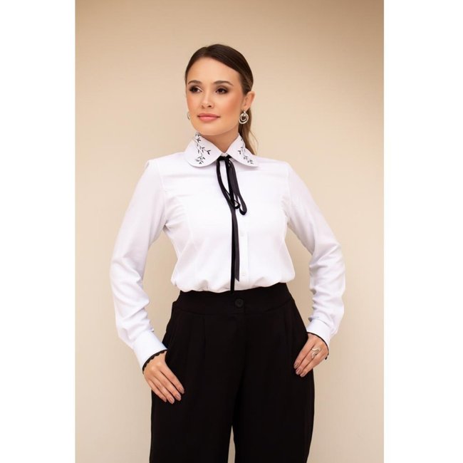 Camisa Feminina Acinturada De Viscose Delicada Com Detalhes