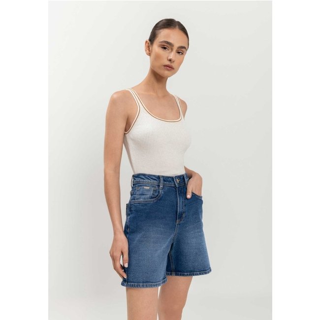 Bermuda Jeans Com Cintura Alta E Bolsos Funcionais