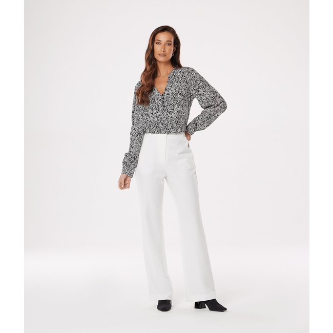 Calca Boot Com Bolso-Faca Feminina Off White