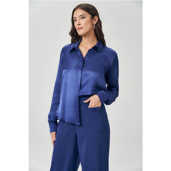 Camisa Acetinada Fluída Feminina Acostamento