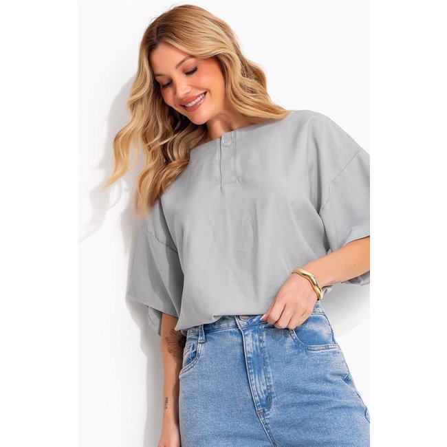 Blusa Ampla Cinza Claro Com Manga Morcego E Detalhe De Botão - Quintess Quintess