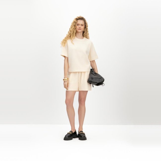 Shorts feminino em malha texturizada Essendi Off-white