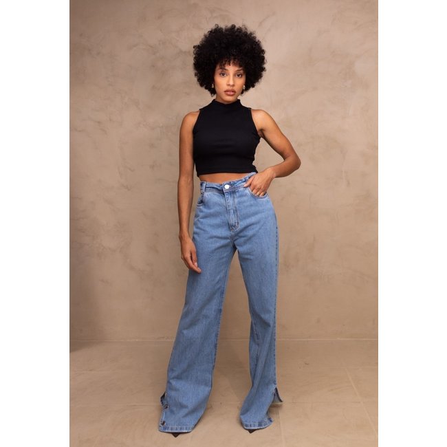 Calça Jeans Cintura Alta Flare Abertura na Barra Jullie
