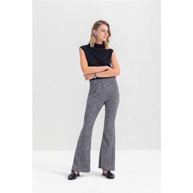 Calça feminina em ribana Essendi Preto