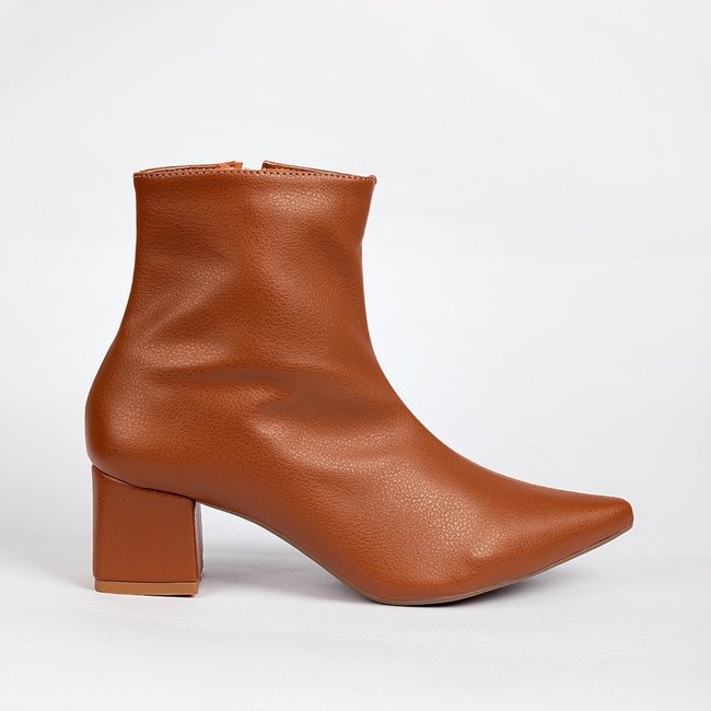 Bota Cibele Bico Fino Cano Baixo