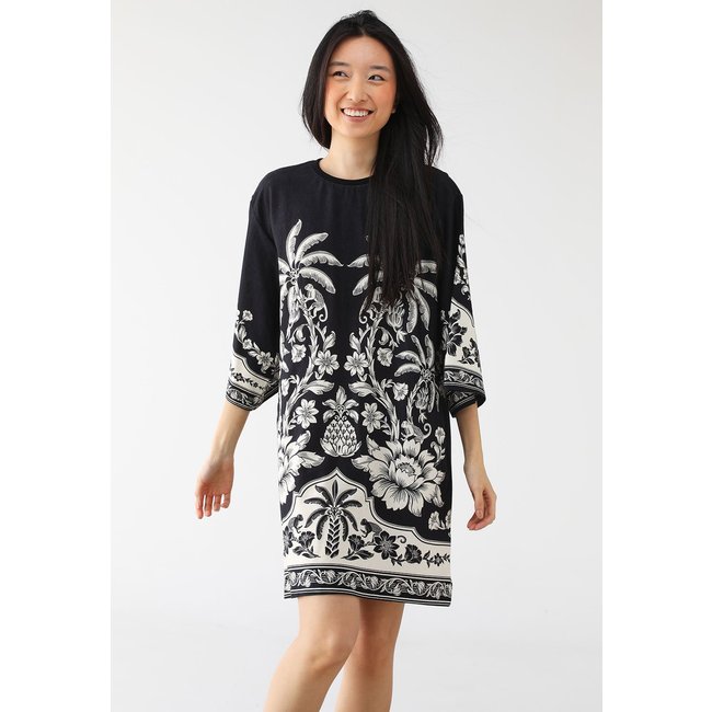 Vestido FARM Curto T Shirt Big Guanacaste Preto
