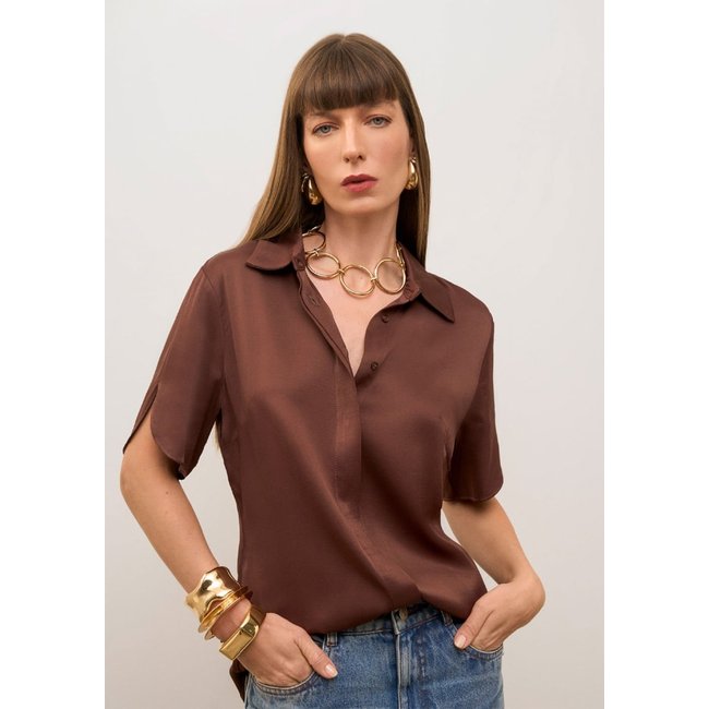 Camisa Iódice Ajustada Gola Clássica Manga Curta Padrão Marrom