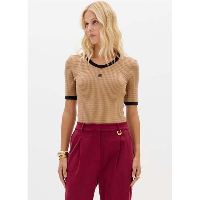 Blusa De Manga Curta Com Decote V Lança Perfume