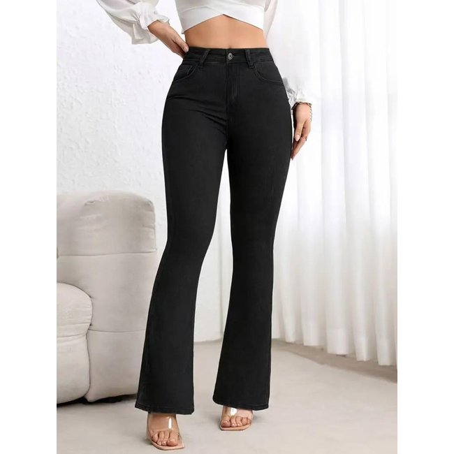 Calça Jeans Kovali Flare Preta com caimento perfeito e conforto absoluto