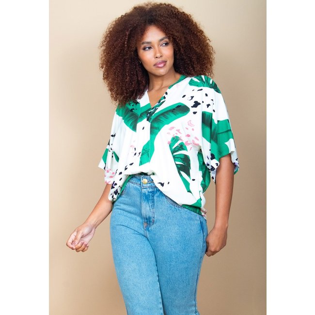 Blusa Cabanafree Gola V Manga Curta Estampa Folhagem Poética