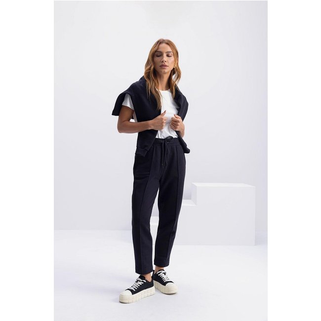 Calça feminina em moletom Essendi Preto