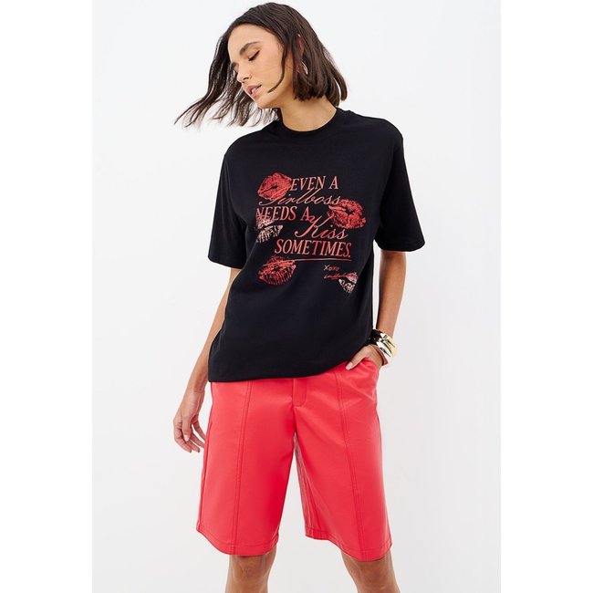 T-Shirt Need A Kiss Feminina Inblanche