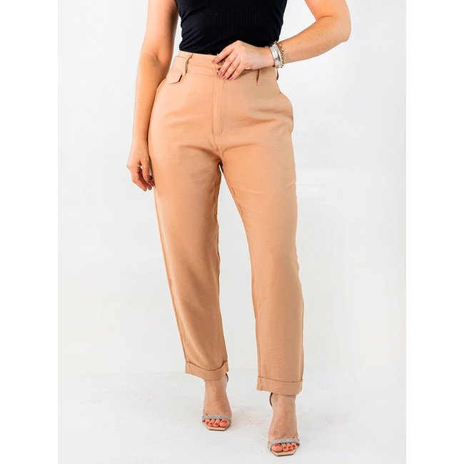 Calça Feminina Alfaiataria Mom Barra Dobrada Bolso Social Anticorpus