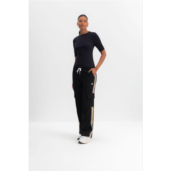 Calça cargo feminina em viscose Essendi Preto