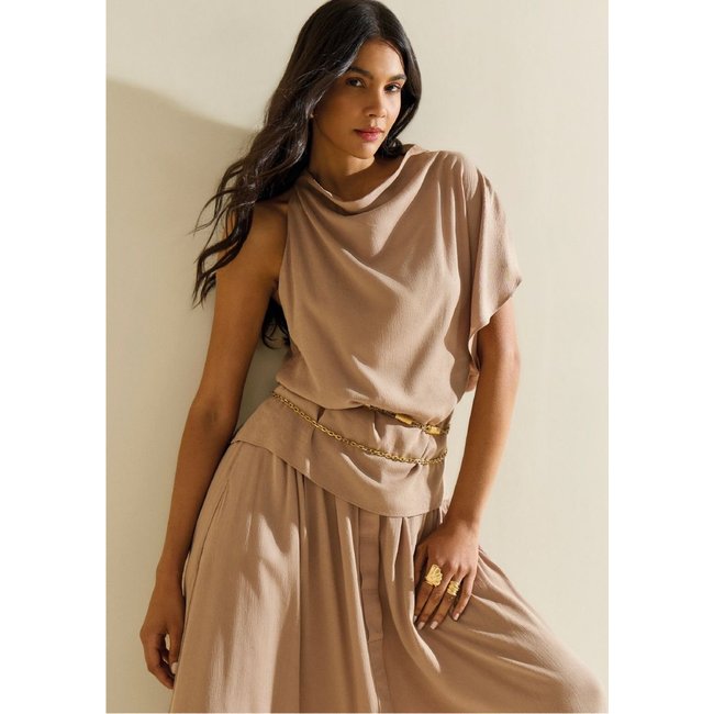 Blusa Morena Rosa Solta Gola Alta Manga Curta Padrão Marrom