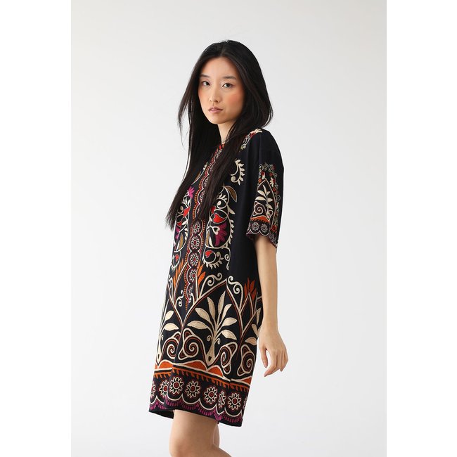 Vestido FARM Curto Tshirt Basico Adriele Preto