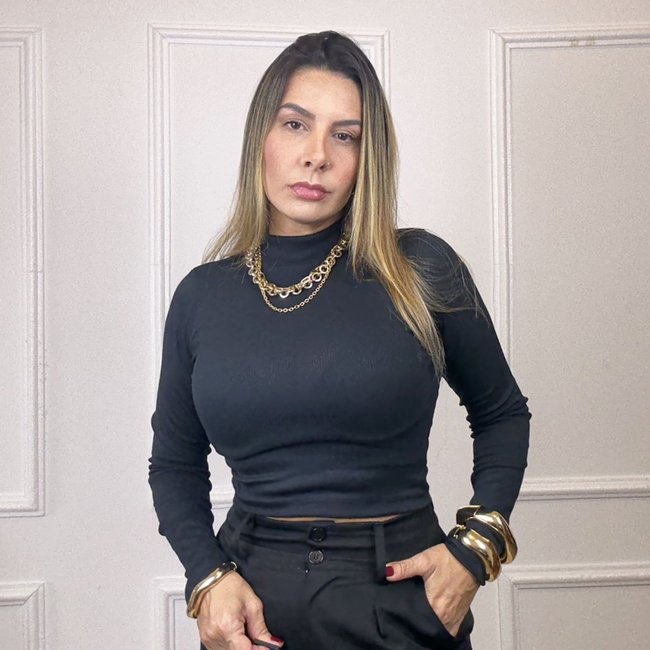 Blusa Cropped Preta Gola Alta Manga longa Dress Code