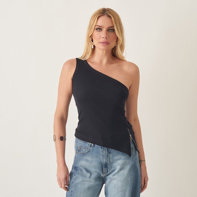 Blusa Canelada com Ombro Assimétrico