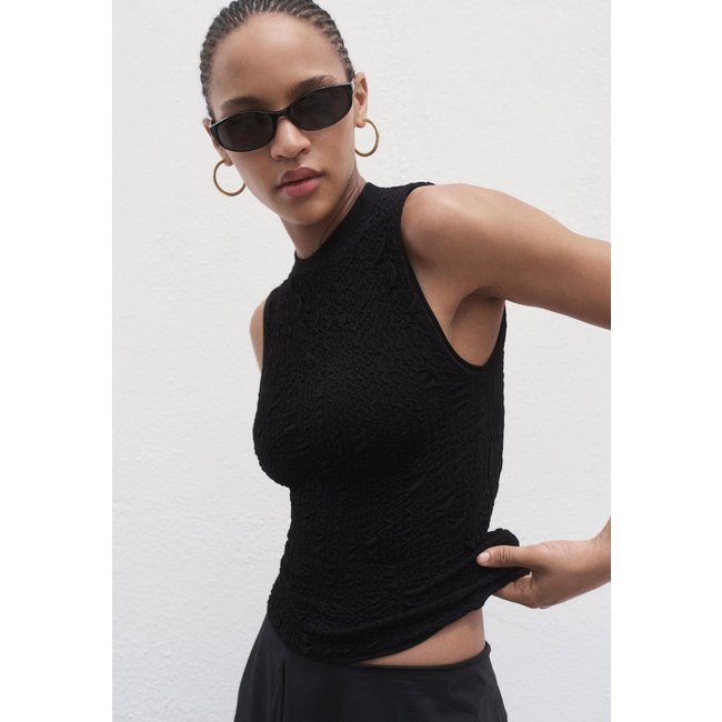 Regata Feminina Mango Ajustada Texturizada Preta