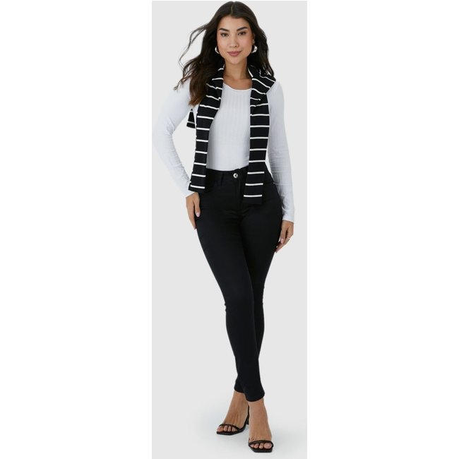 Calça Skinny Feminina Cintura Média Em Sarja Com Elastano