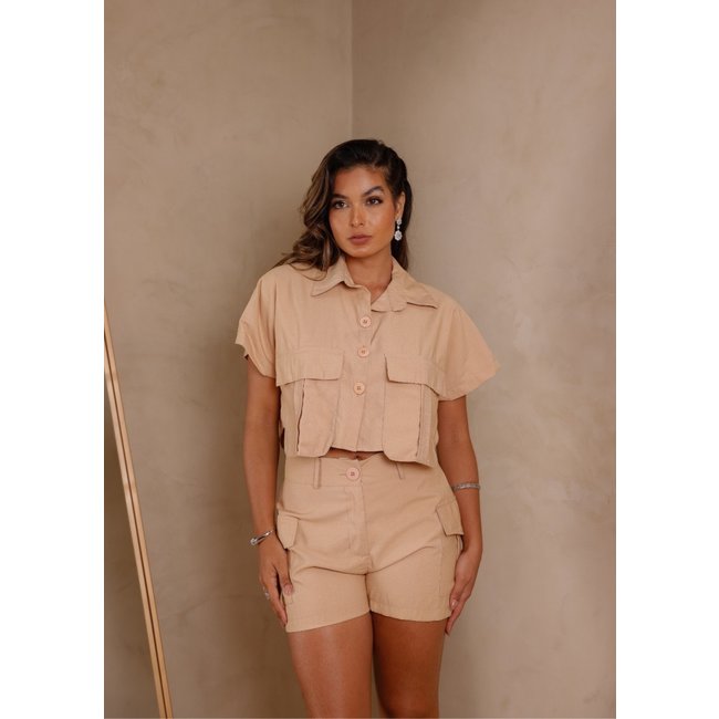 Conjunto Cropped Camisa e Short Alfaiataria Deoni Bege