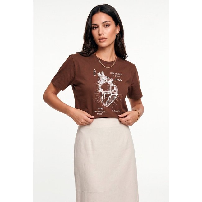 Camiseta Cianitas Marrom Escuro Estampa Coração Puro
