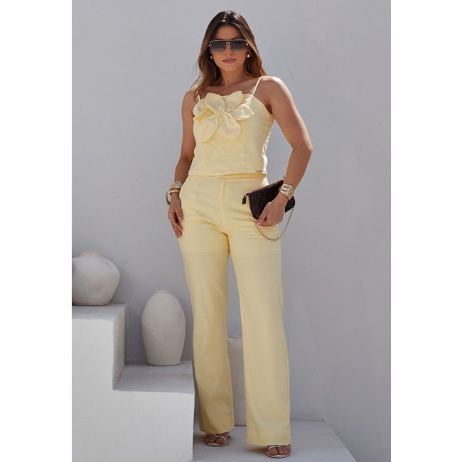 Conjunto Mamorena de Blusa de Alça com Flor e Calça Reta em Linho com Elastano
