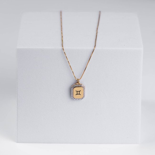 Infantil - Colar com Pingente Medalhinha Signo Gêmeos Cravejado Semijoia Banhado a Ouro Ania Store