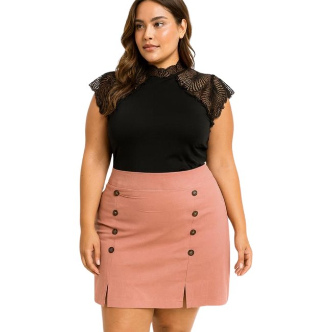 Saia shorts Summer Body plus size em bengaline nobre Frente com botões Rose