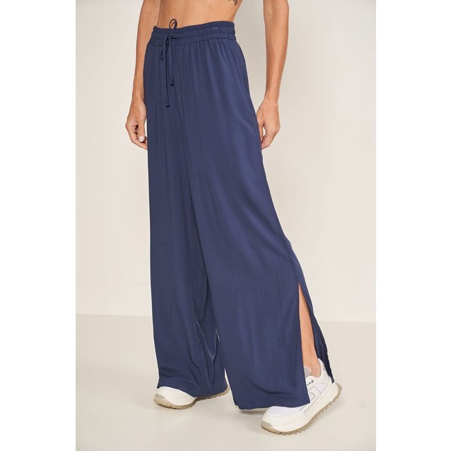 Calça Comfort Ampla Com Abertura Lateral Colcci Sport Azul Escuro