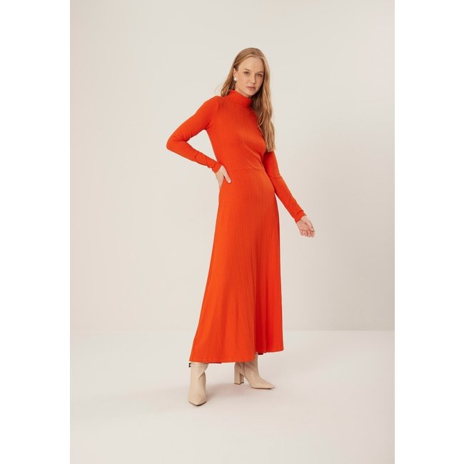 Vestido Midi Chá Em Malha Canelada Com Abertura Nas Costas