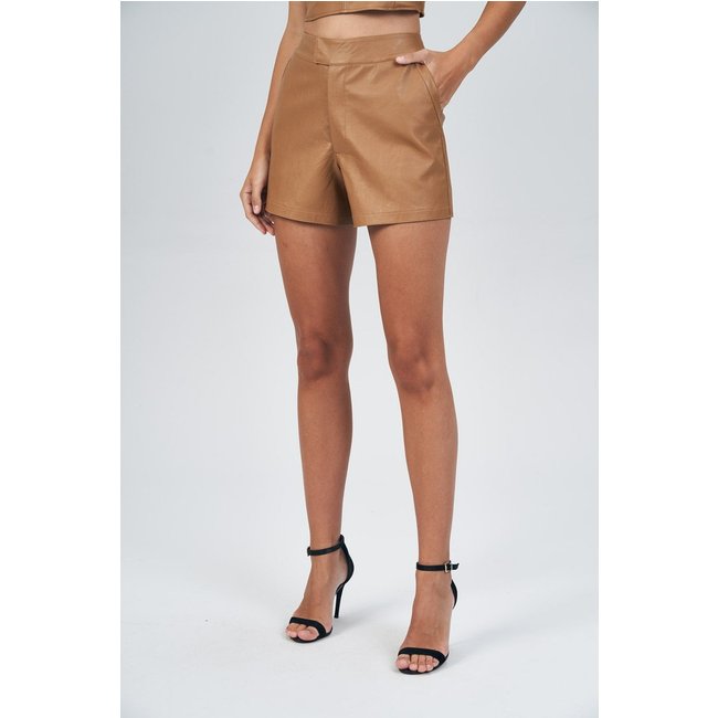 Short PU Elegance Feminino Acostamento